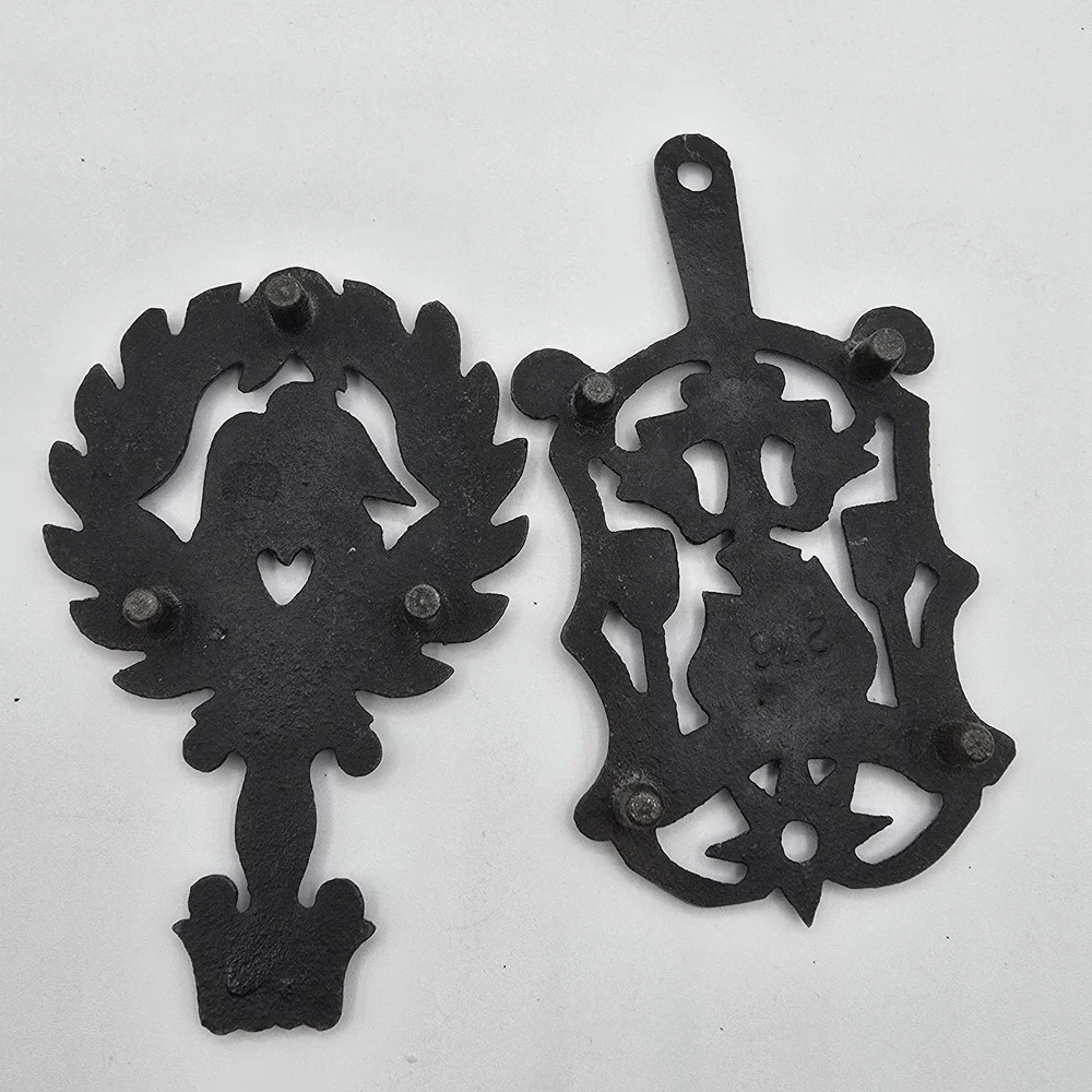 Vtg set of 2 Mini Small cast‎ iron trivets 4.5 inch Eagle Hearts